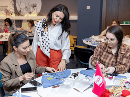 Nar 8 Mart münasibətilə xanım jurnalistləri təbrik etdi